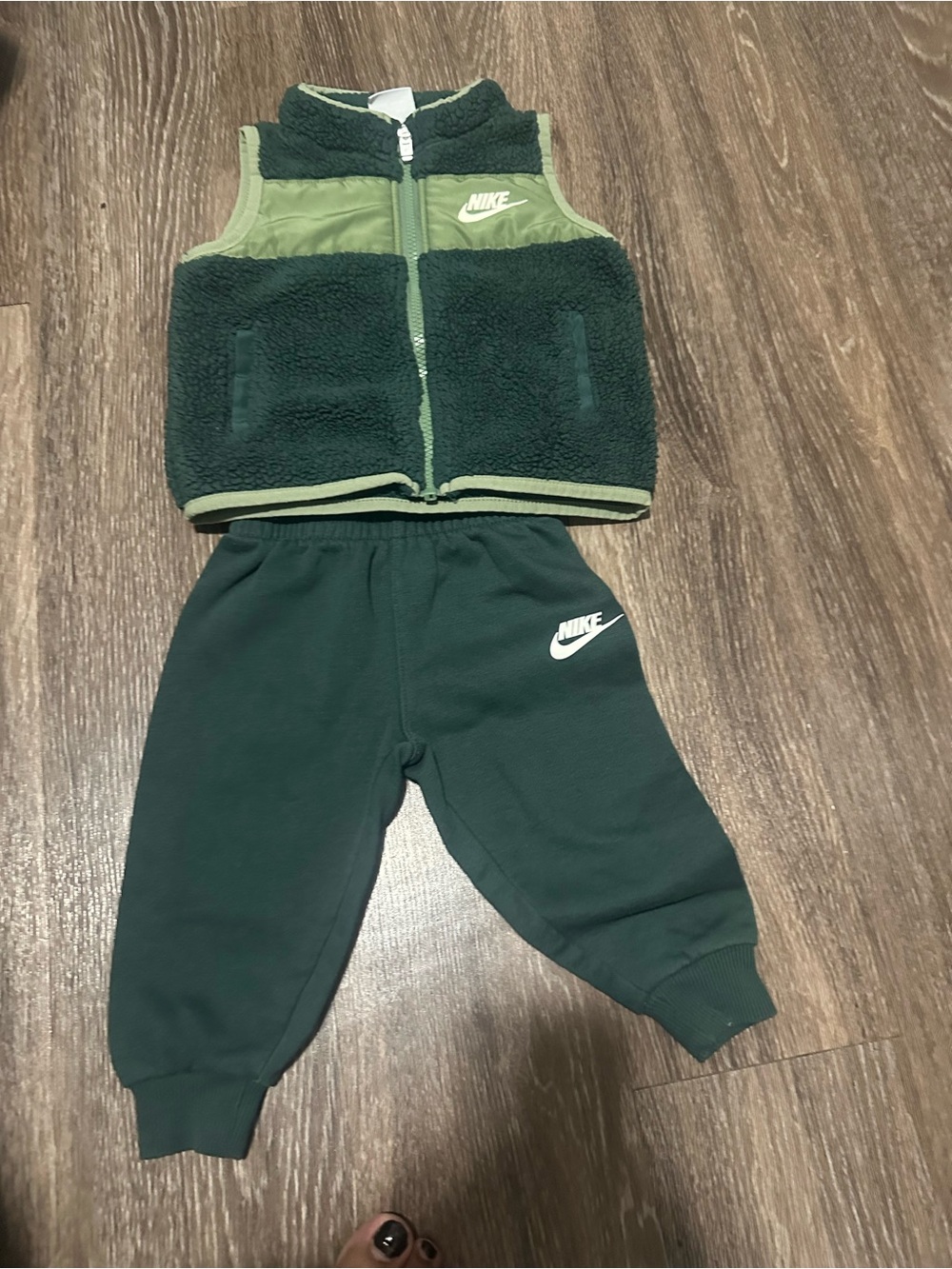 Nike Toddler Green Sherpa Vest and Jogger Set